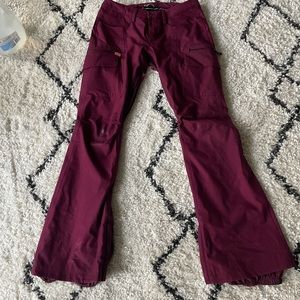 Burton Gloria slim fit snow pant  women’s small  color is wine/maroon